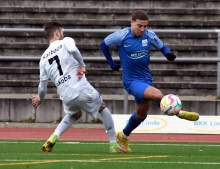 Mit drei Punkten Vorsprung gehen Nicolas Obas (r.) und der TSV Schott in den zweiten Spieltag der Aufstiegsrunde.