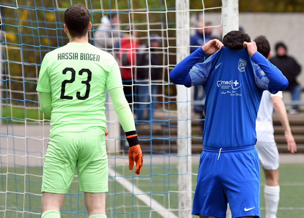 Navid Gharahgozlou wusste, dass er soeben eine Großchance zum 1:3 vergeben hat.