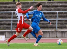 Linus Wimmer (r.) präsentierte sich zuletzt in starker Verfassung. Gegen den TuS Mechtersheim will er mit dem TSV Schott den nächsten Dreier für den Aufstieg holen. 