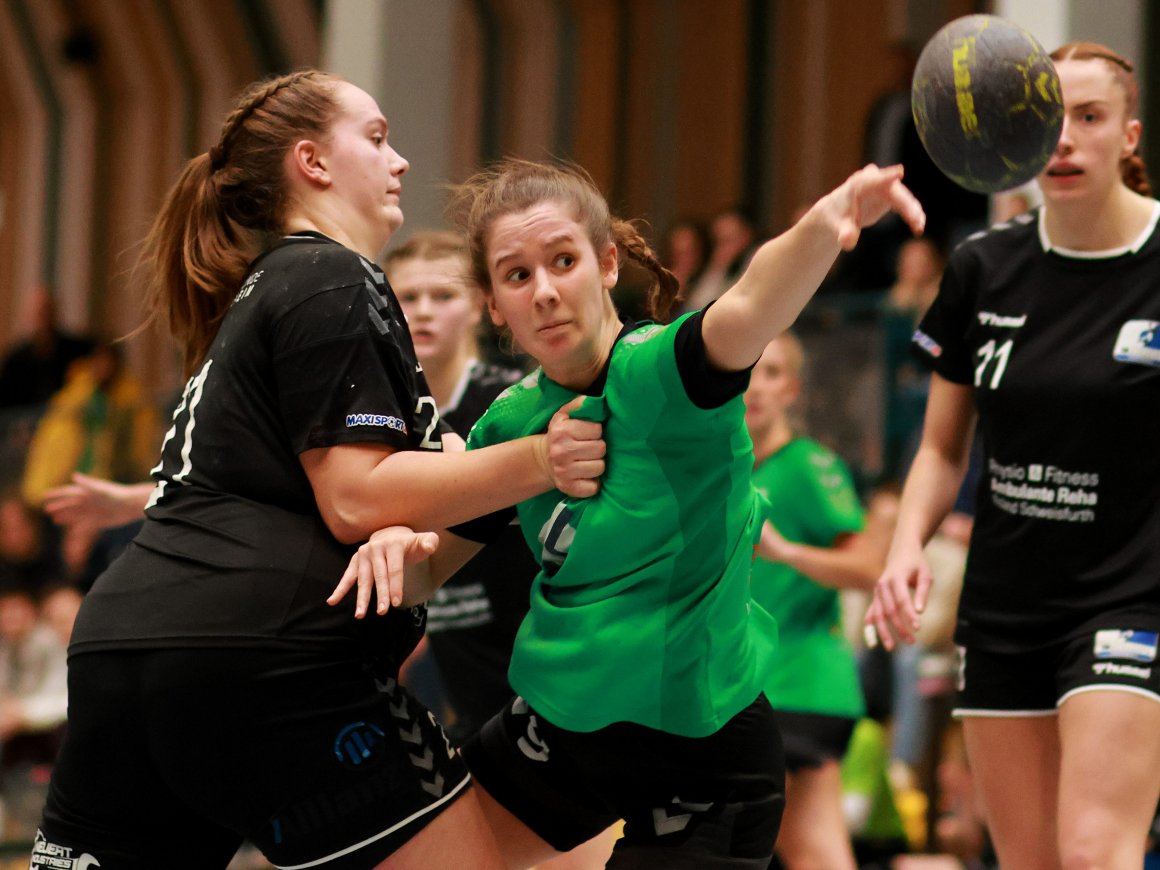 Emily Reese war mit sieben Feldtorern erfolgreichste Torschützin des TV Bodenheim in einem ansonsten nur phasenweise gut aufgelegten Team, während Dorina Nahm (l.) mit den Sportfreunde Budenheim in Koblenz auch dank ihrer vier Treffer erfolgreich war.