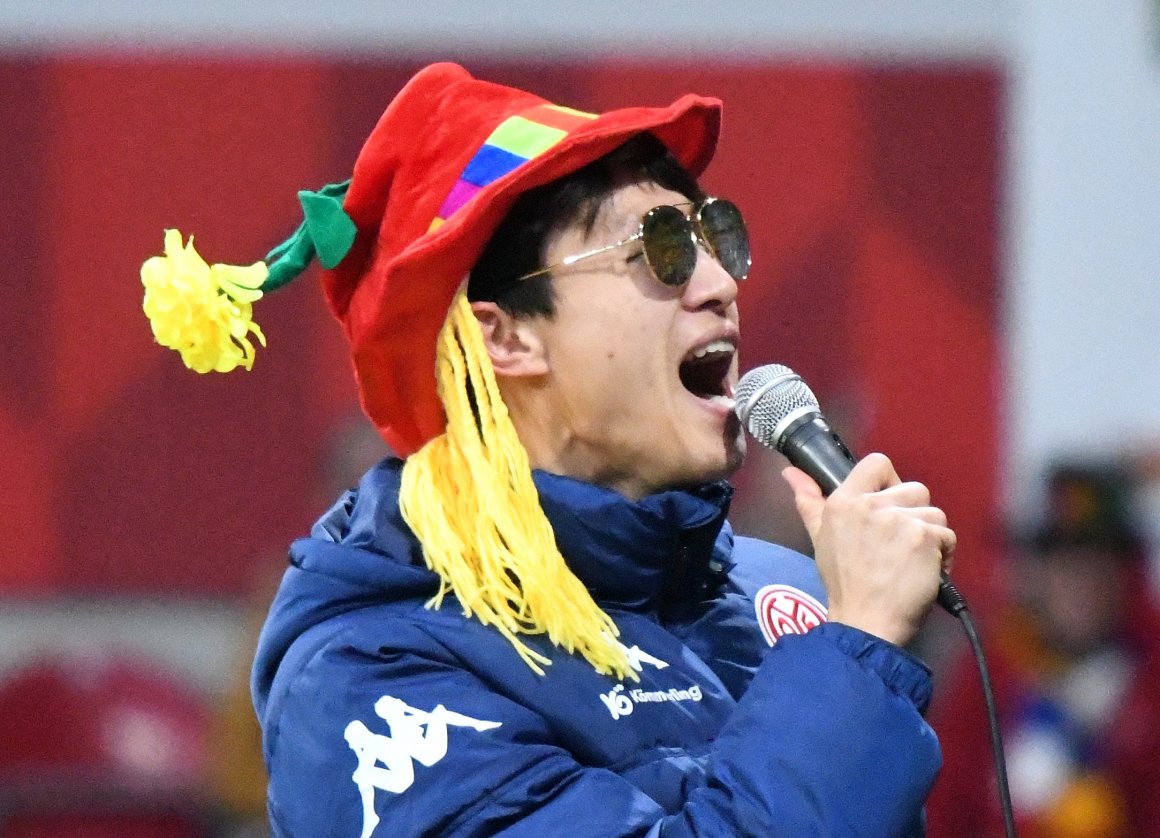 Olé, olé, Fiesta, drei Jahre noch am Rhein: Jae-sung Lee hat bis Sommer 2026 verlängert.