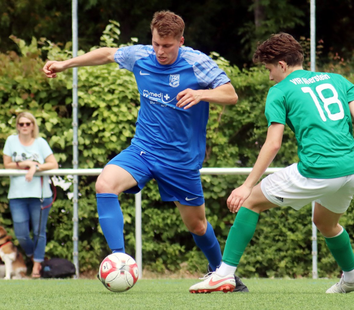 Julius Wohn muss sich nach drei Jahren A-Klasse erst an die gestiegenen Anforderungen gewöhnen, seine gute Ausbildung könnte ihm dabei helfen, den Sprung von drei Spielklassen zu schaffen.