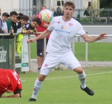 Seinem zentralen Defensivmann Juraj Hartmann bescheinigt Trainer Jan Siewert eine gute Entwicklung. Beim Saisondebüt in Kassel trug der 21-Jährige wie schon in den letzten Vorbereitungsspielen die Kapitänsbinde.