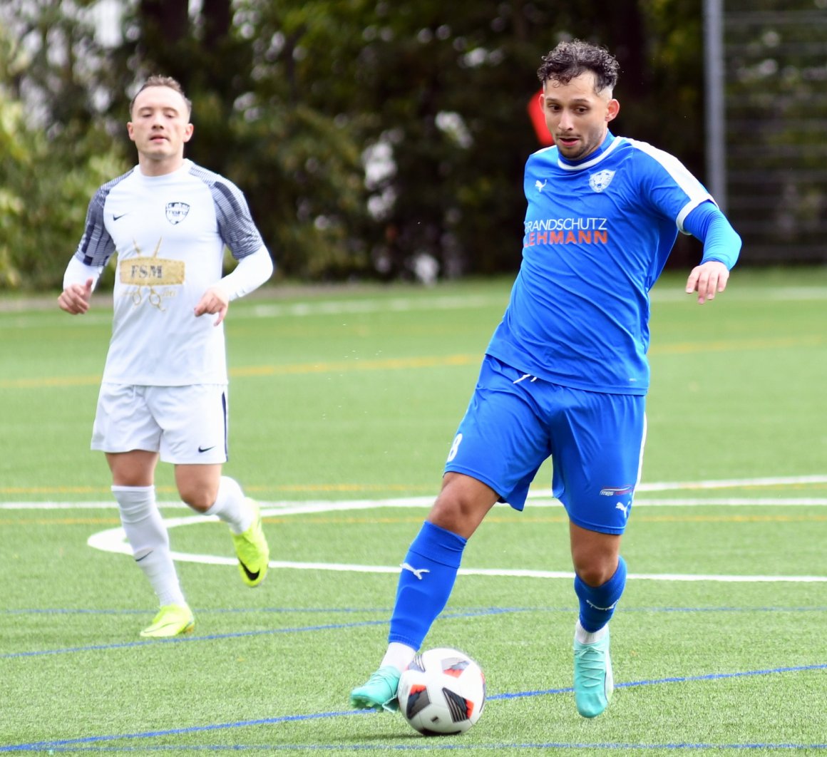 Danielo Wenzel, hier im Verbandspokalspiel gegen den FC Aksu, will mit Fortuna Mombach zurück in die Landesliga.