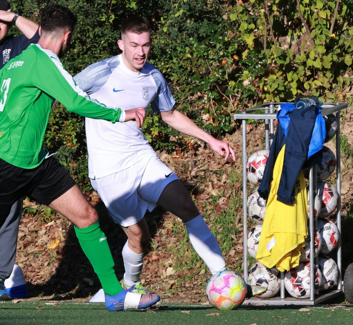 Ohne Trainingseinheit zurück im Team: Lukas Fischer durfte Mitte der zweiten Halbzeit in Idar-Oberstein mitwirken, die Kraft reichte für ein Freistoßtor.