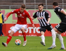 Aktuell scheint der VfR Aalen für die U23 des FSV Mainz 05 (l. Lasse Wilheilm) nicht mehr die leichte Beute wie beim jüngsten 4:1-Sieg im Bruchwegstadion.