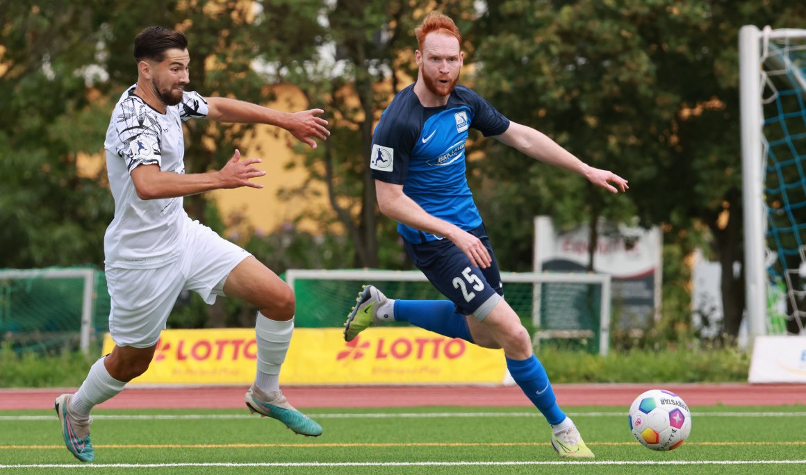 Nils Fischer (r.) brachte den TSV Schott bereits in der vierten Minute in Führung.