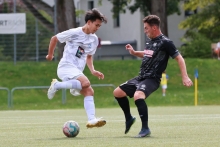 Kaito Shimoda (l.) und der SV Gonsenheim sind auf den zweiten Tabellenplatz geklettert. In Quierschied streben sie den ersten Auswärtssieg der Saison an.