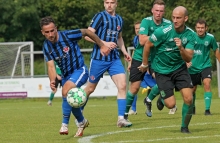 Torschützen unter sich: Dominik Göbig (l.) brachte den TSV Mommenheim in Führung. Bastian Krummeck erzielte das 2:2.