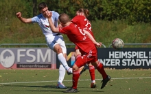 Der passt in den Winkel: Aus dem Stand und von Luca Graciotti (r.) und Pascal Schmidt hart bedrängt, erzielt Jan Vogel das 2:0...