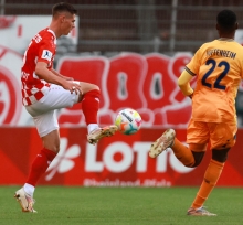 Getroffen heißt nicht, Tor erzielt: Die Erfahrung machten beim Spiel in Bahlingen Danny Schmidt (l.) und Marcus Müller, denen ihre Treffer wegen Abseitsstellungen aberkannt wurden. 