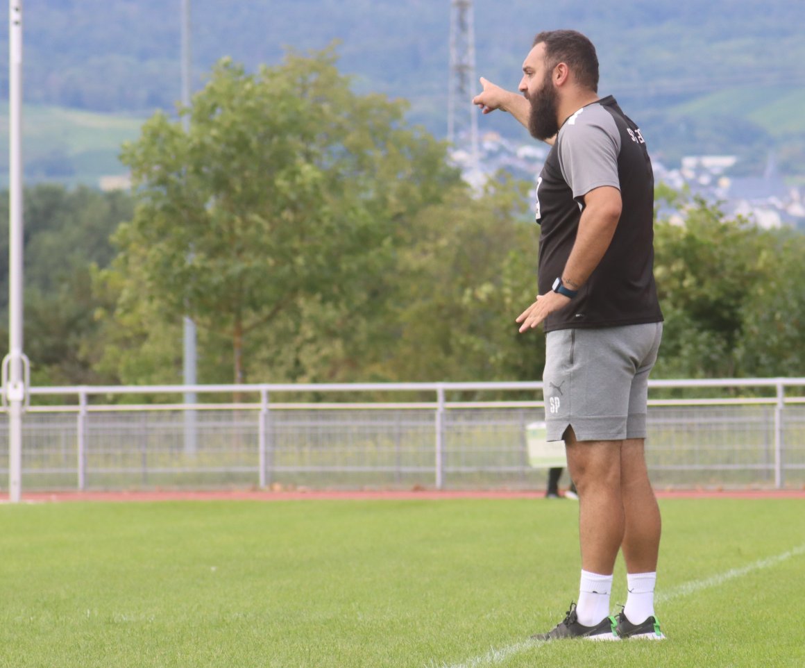 Nach der dritten 0:3-Niederlage in Serie ist Trainer Serdar Parlak bewusst, dass der Weg in die gesicherte Tabellenzone lang und schwierig wird.