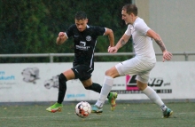 Stefan Baljak (l.) ist ein starker Vorbereiter, kann aber auch selbst mal einen Abeschluss nehmen, so zum 1:1-Ausgleich gegen die Fußgönheimer.  