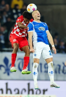 Auch wenn Leandro Barreiro und Tim Skarke sich ein intensives Kopfballduell liefern: Am Böllenfalltor hatten beide Mannschaften reichlich Luft nach oben.