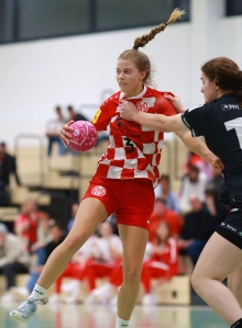 Anna Weidle war mit acht Toren beim Hinrundenabschluss der 05-Drittligahandballerinnen eine wertvolle Unterstützung aus dem Zweitligateam.