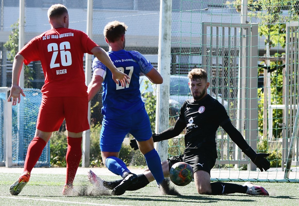 Torchancen erarbeitete sich die TSG Bretzenheim 46 in den bisher drei Pflichtspielen gegen den SC Idar-Oberstein, wie hier Johann Felker beim ersten Gastspiel des SC im September 2022. Am Ende hatte das Team von der Nahe bisher allerdings immer die Nase deutlich vorne.