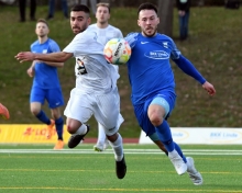 Zuletzt trafen der SV Gonsenheim (l. Mehmet Yildiz) und der TSV Schott (r. Silas Schwarz) vor einem Jahr im Verbandspokal-Halbfinale aufeinander. In diesem Jahr könnte es im Endspiel zum Derby kommen.