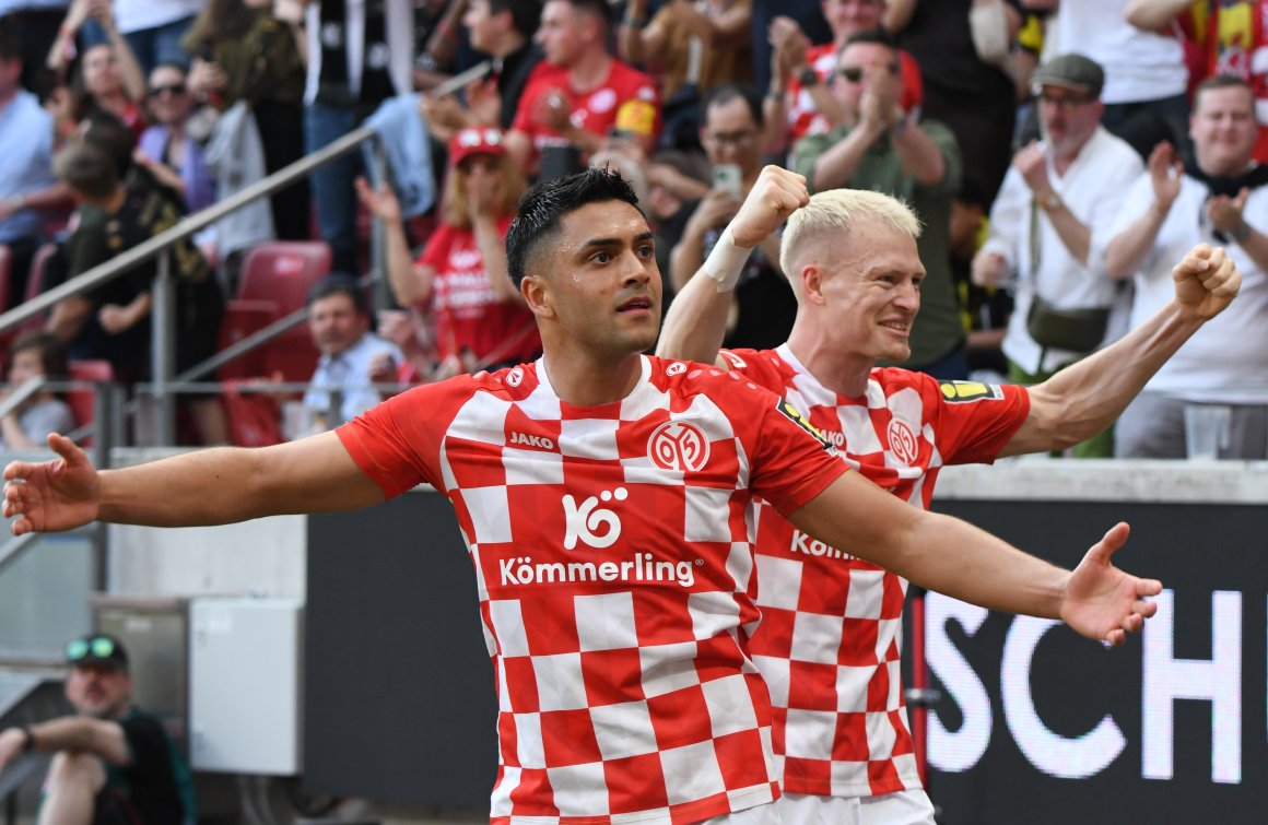 Nadiem Amiri und Andreas Hanche-Olsen werden vermutlich auch nächste Saison in einer Mannschaft spielen.