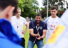 Schon unmittelbar nach der Pokalfinalniederlage gegen den TSV Schott schwor SVG-Trainer Anouar Ddaou seine Mannschaft auf die Aufgaben in der Aufstiegsrunde ein.