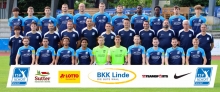 Der Kader des TSV Schott Mainz, oben v.l.: Takero Itoi, Lennart Thum, Luka Baljak, Jan Just, Alexander Rimoldi, Dominik Ahlbach, Nils Gans, Eliakim Kukanda, Righteous Vodi, Marlon Igerst, Luca Wust. Mitte v.l.: Ryo Shimizu, Florian Zang, Radoslav Radev, Axel Schulze, Nenad Simic, Samuel Horozovic, Marco Streker, Jürgen Griesinger, Sascha Meeth, Klaus Bauer, Benno Graci. Unten v.l.: Jost Mairose, Aiman Abdelaali, Ismael Wiegand, Robin Rosenberger, Jan Schulz, Robin Balters, Leon Kern, Johannes Gansmann, Silas Schwarz, Daniel Bohl. Es fehlen: Etienne Portmann, Jacob Roden, Leander Schmidt, Jan Wiltink, Dieter Senftleben (Betreuer). 