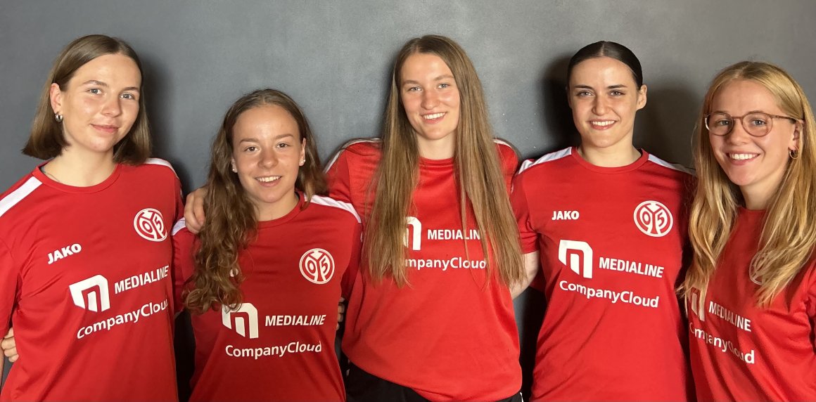 Die Neuen im 05-Trikot (v.l.): Nele Siehr, Magdalena Probst, Rückkehrerin Tabea Coors, Juliane Specht und (von der eigenen Zweiten übernommen) Claire Ramacher.