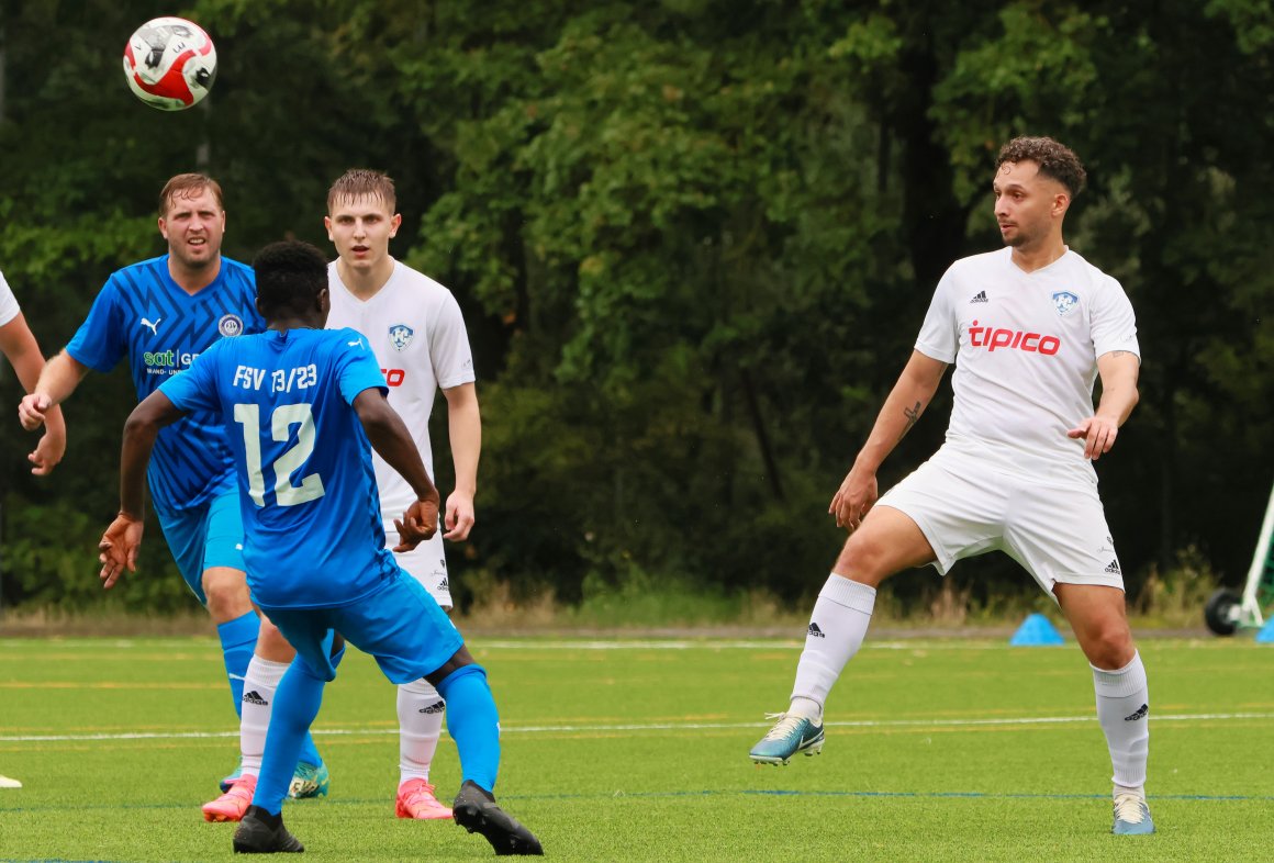 Zum letzten Mal wählte Fortuna Mombachs spielender Kotrainer Danielo Wenzel (r.) zur Erklärung der nächsten Niederlage den Verweis auf die Personalsituation und die Stärke des Gegners. Nun kehren einige Stammspieler in den Trainingsbetrieb zurück.