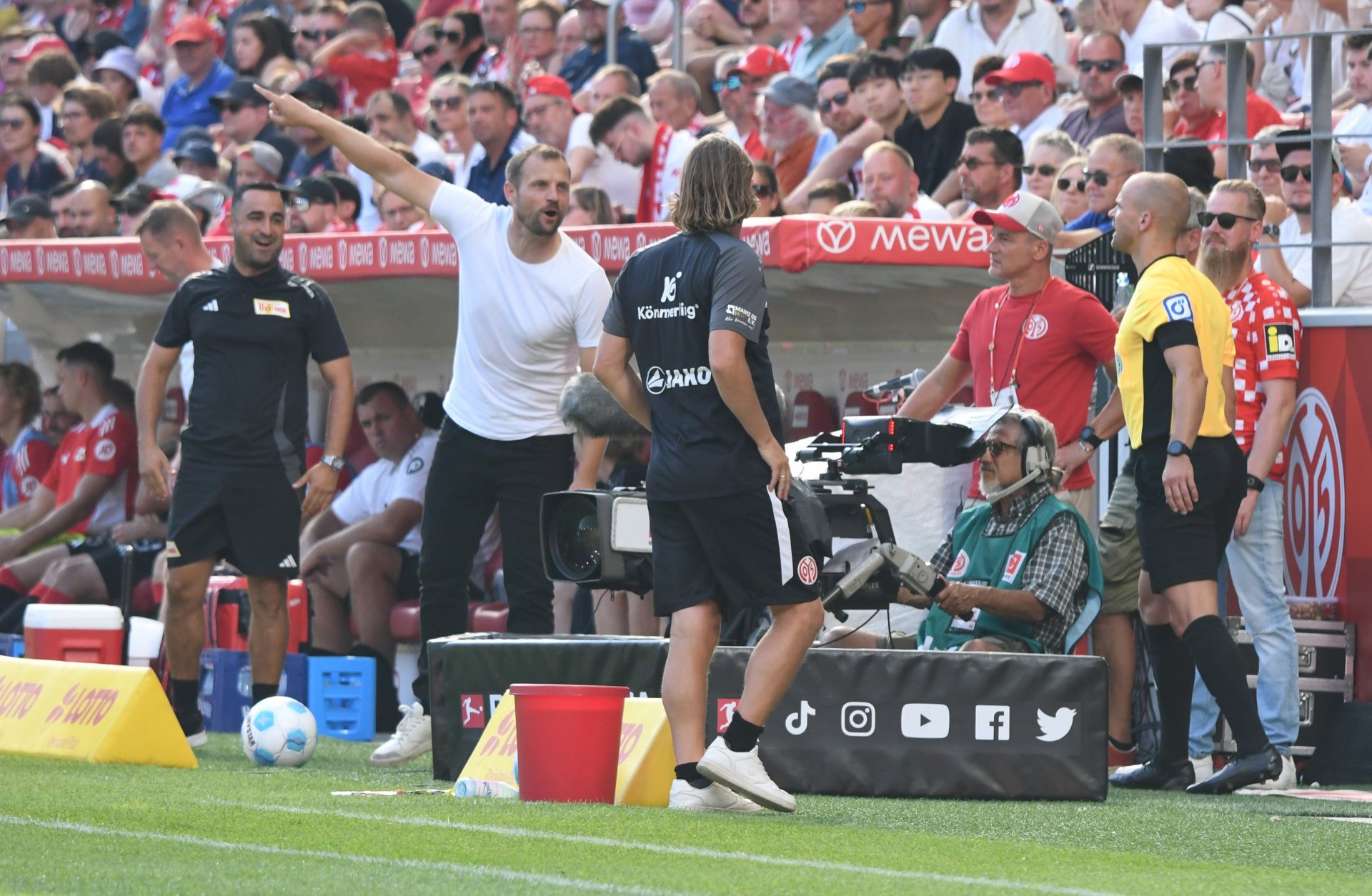 Mehr als einmal regte sich Ex-05-Trainer Bo Svensson mächtig auf.