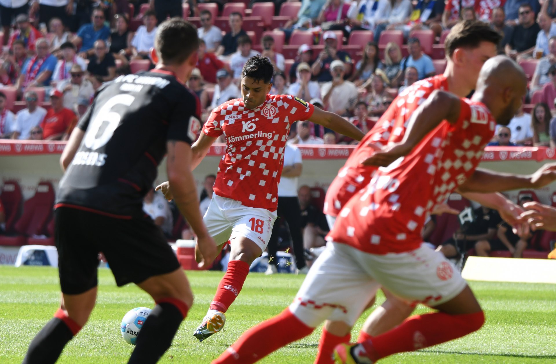 Nadiem Amiri war einer der Besten auf dem Platz und versenkte einen Freistoß zum 1:0 im Winkel...