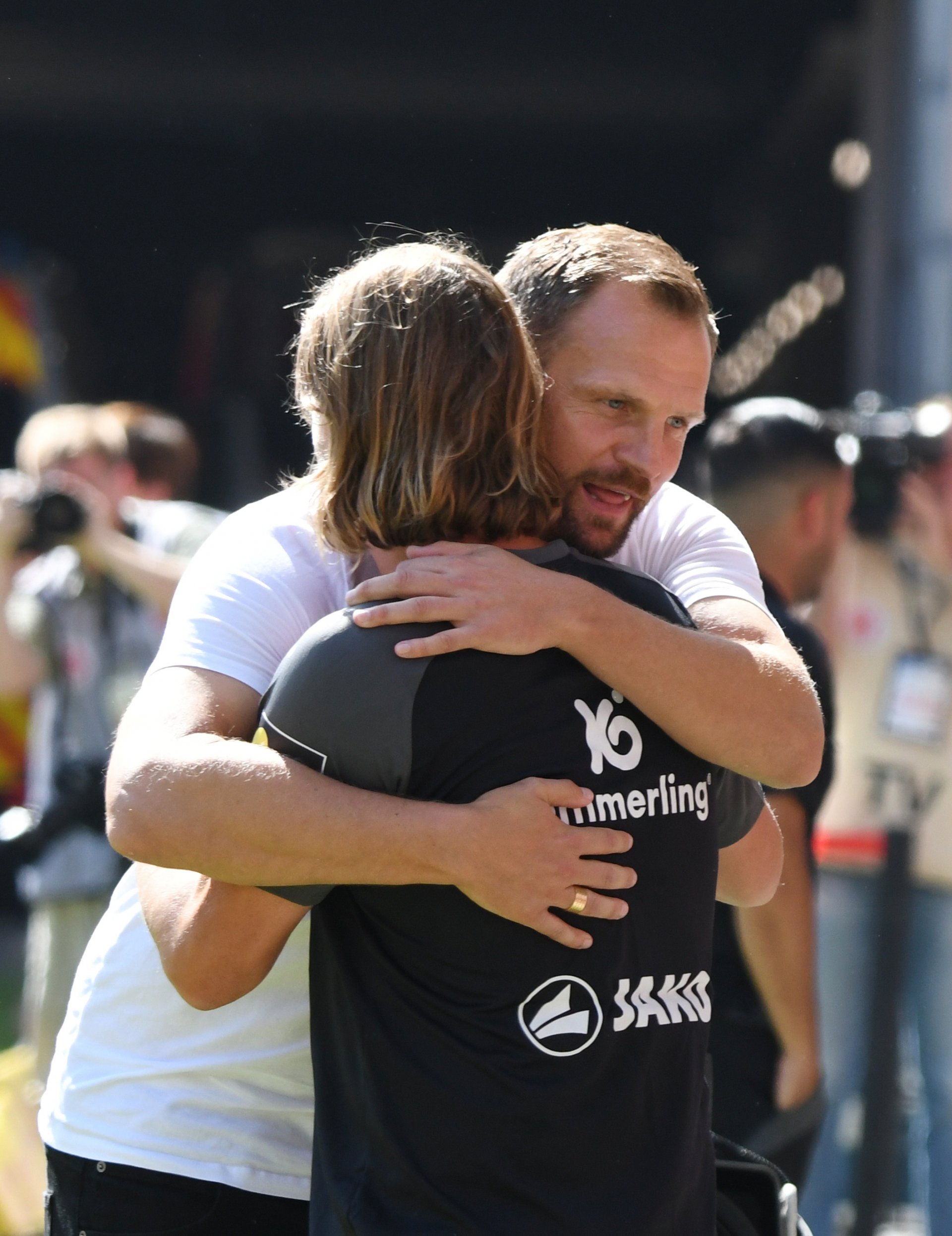 Bilder können täuschen: Die beiden Trainer sind am Samstag keine Freunde geworden. Für Bo Svensson wäre es eine gute Gelegenheit gewesen, Bo Henriksen nachträglich zum Klassenverbleib zu gratulieren.