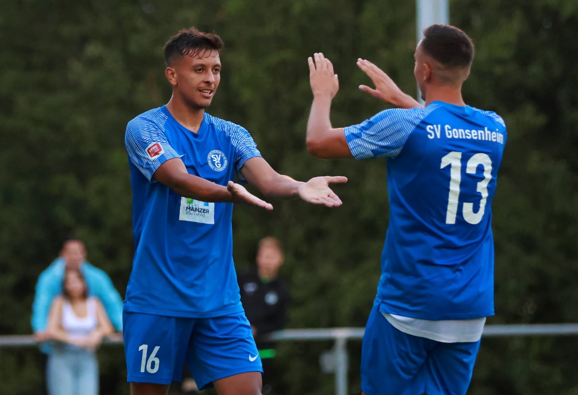 Souverän ins Achtelfinale marschierten Abdellatif El Mahaoui (l.) und Yannik Ischdonat mit dem SV Gonsenheim.