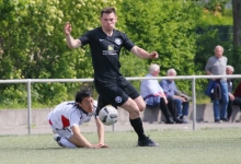 Zwei Akteure des bisher einzigen Ligavergleichs zwischen dem VfB Bodenheim und dem FC Basara vom Mai 2019 führt das Wiedersehen als Kapitäne zusammen: Calvin Faßnacht und Yuya Okuda.