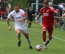 So heftig wie beim jüngsten, mit 0:4 verlorenen Heimspiel gegen den SV Büchelberg (l. Kapitän Daniel Evrard) kam es für Robin Lehmann und die SVW Mainz beim Vizemeister diesmal nicht, aber erneut gab es keine Punkte gegen die Pfälzer.