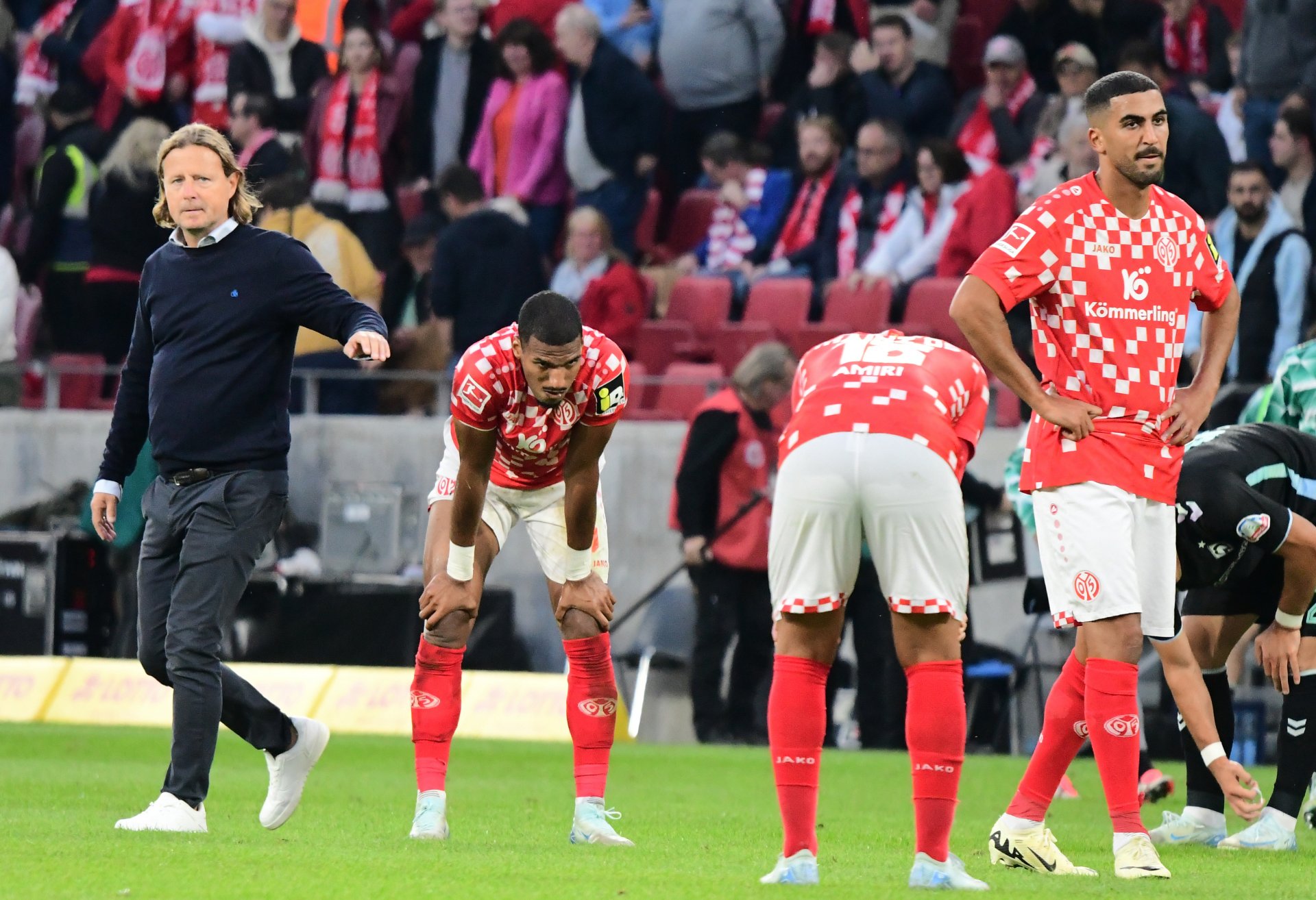 Elfmal hintereinander hat der FSV Mainz 05 in der Bundesliga nicht verloren. Gegen Werder Bremen aber unterliegt Bo Henriksens Mannschaft mit Neuzugang Moritz Jenz (2.v.l.) mit 1:2.