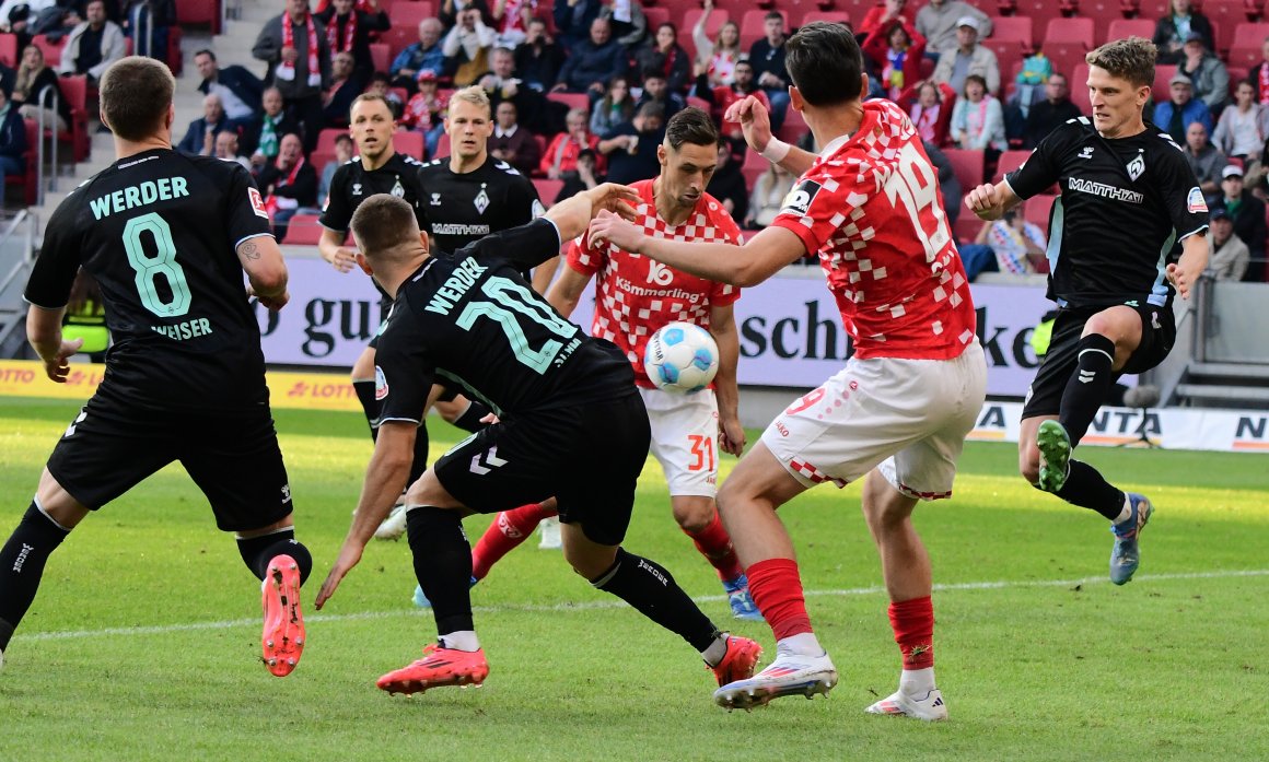 In Augsburg müssen die Mainzer offensiv variabler agieren in der Partie gegen Werder Bremen, in der sie es viel zu sehr durch die Mitte probierte.