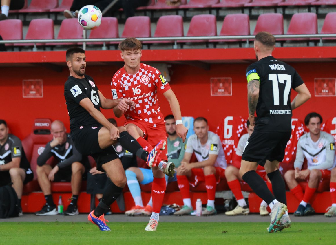 Jason Amann erlief einen schwachen Offenbacher Rückpass und leitete den zweiten Treffer der U23 ein.