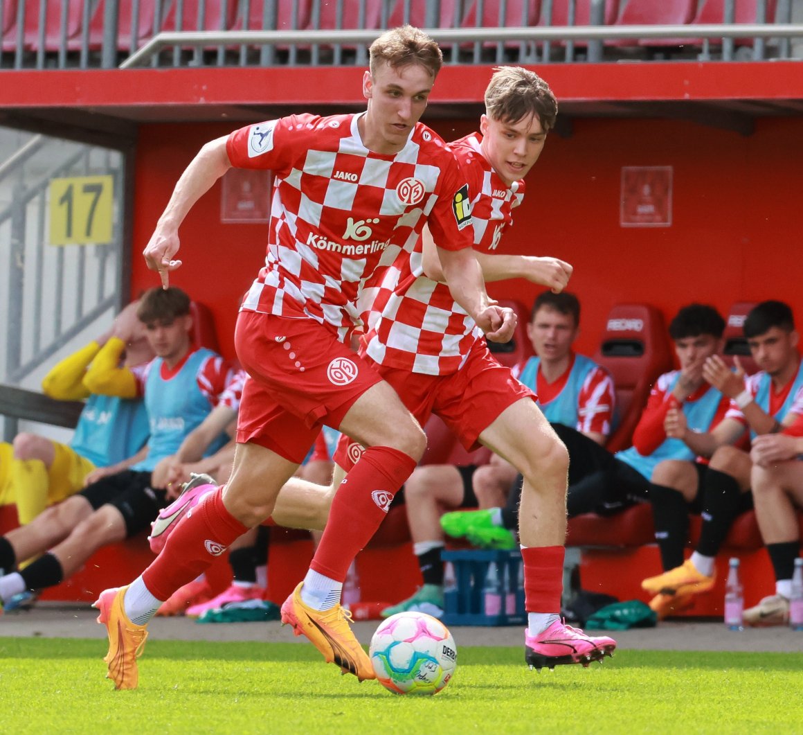 Gut fünf Monate nach seinem jüngsten Einsatz (Bild) war Nelson Weiper mal wieder in der U23 am Werk und sicherte dem Regionalligateam in der Nachspielzeit prompt den Sieg.