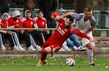 Tim Gabel legt sich quer für die SVW Mainz. Mit Erfolg, sein Team eroberte mit dem Sieg gegen Phönix Schifferstadt erstmals seit dem sechsten Spieltag wieder die Tabellenführung.