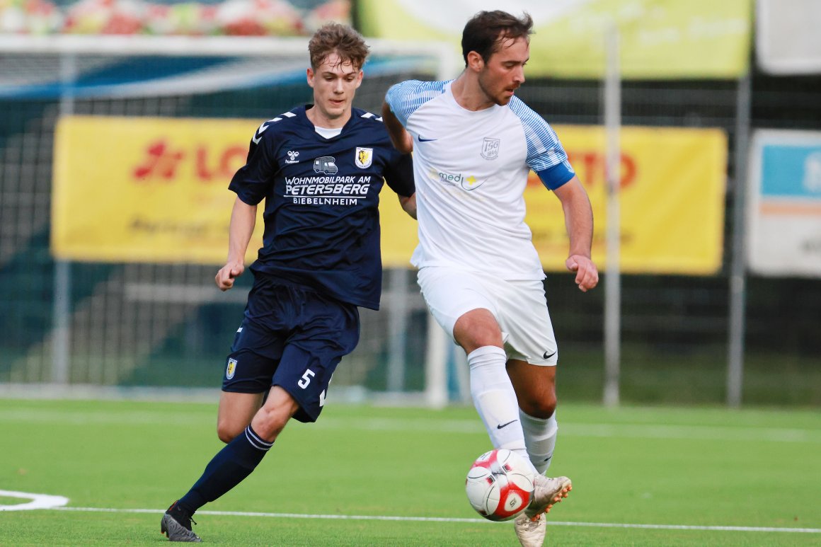 Als Johann Felker (r.) verletzt vom Platz musste, war es um die Balance im Bretzenheimer Spiel geschehen.