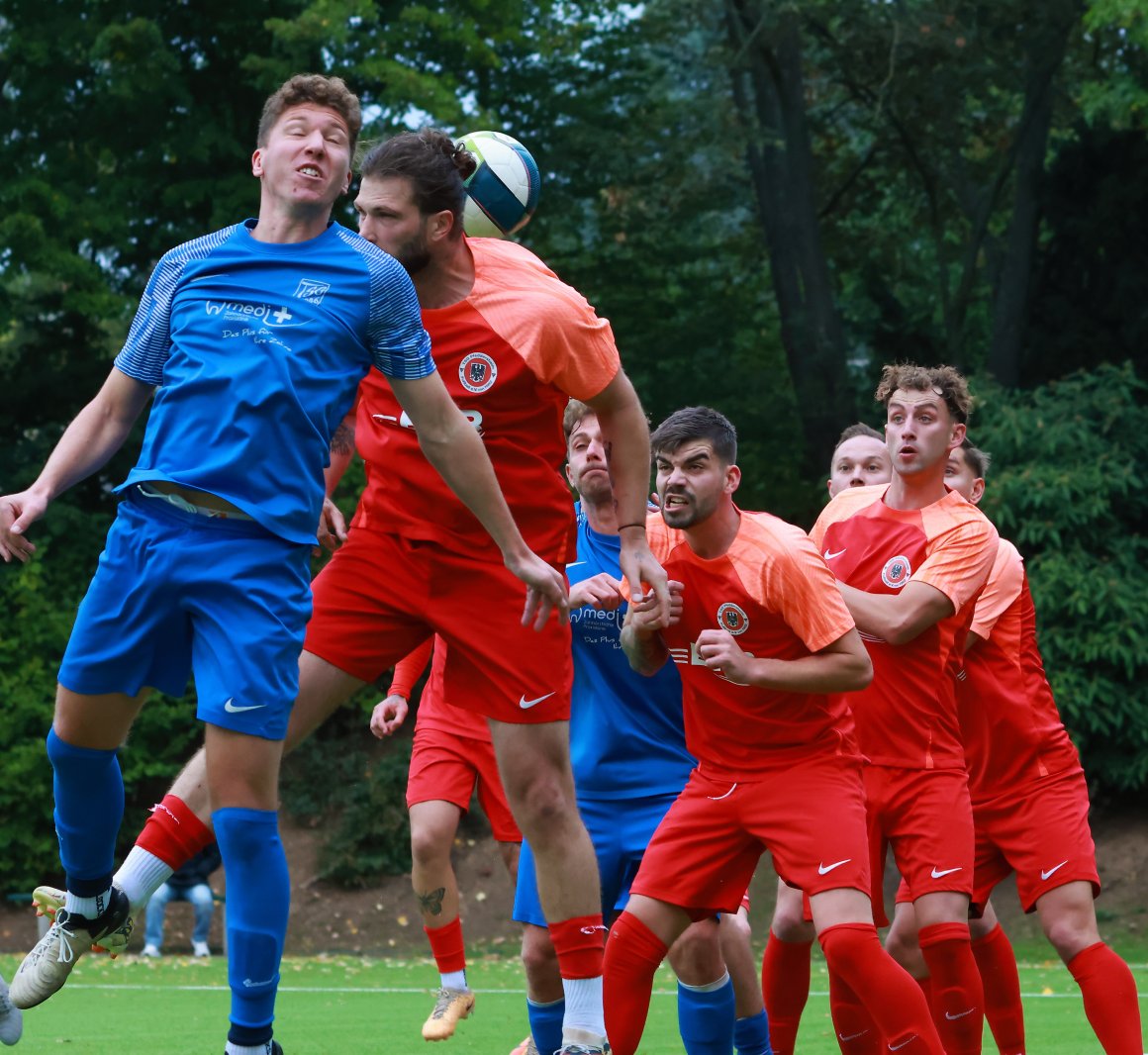 Bei ihrem Heimspiel gegen die TSG Pfeddersheim vermochte die TSG Bretzenheim 46 (l. Luis McColgan) nicht zu punkten. In den Freitagsspielen bekommt der VfB Bodenheim die Gelegenheit, es gegen diesen Gegner besser zu machen, während die 46er Alemannia Waldalgesheim empfangen.