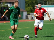 TuS-Neuzugang Tobias Schuh (l.) hat sich in der Bezirksliga schnell zurechtgefunden.