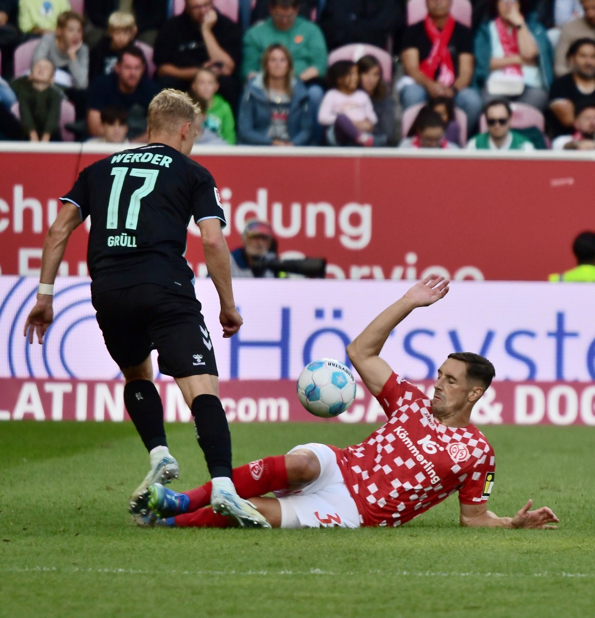 Im Spiel gegen Werder Bremen sah Dominik Kohr eine seiner bislang fünf Gelben Karten.