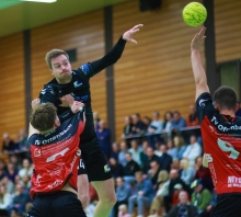 Sören Dübal war nach dem Ausfall von Patrick Heß einziger einsatzfähiger Feldspieler der ersten Besetzung und damit endgültig der besonderen Aufmerksamkeit der Homburger Deckung sicher.