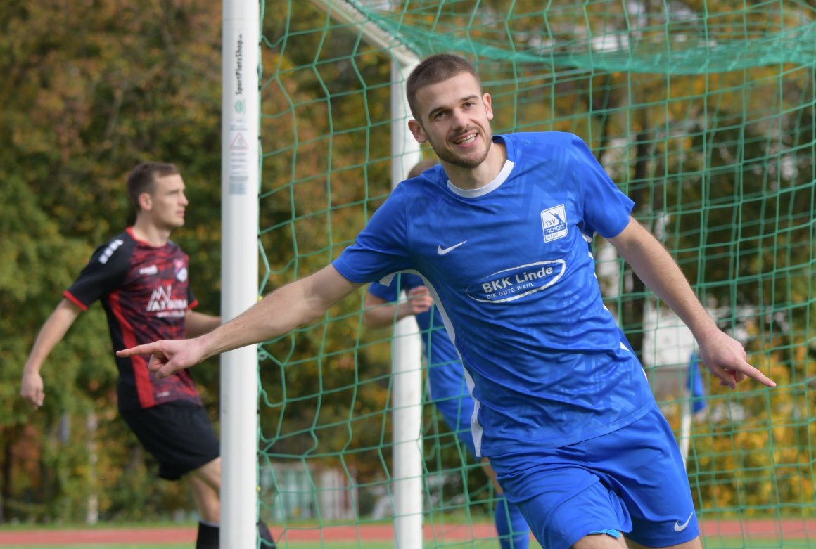 Nach nur 99 Sekunden brachte Jan Just den TSV Schott gegen die Sportfreunde Eisbachtal in Führung...