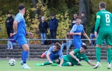 Der Kampf der TSG um das dritte Tor scheiterte, für Fatjon Bytyqi (2.v.l.), der hier vor dem Strafraum der Gäste zu Fall kommt, ein herber Sturz, dass die Partie lediglich unentschieden endete.