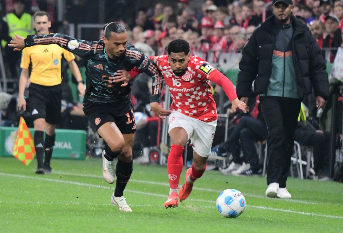 Beim jüngsten Länderspiel zwischen Deutschland und Österreich hatte Leroy Sané den Mainzer Phillipp Mwene geohrfeigt. Im Pokal verteilten er und die Bayern ihre Backpfeifen auf andere Weise.