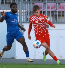 Pechvogel des Tages: Nach wochenlanger krankheitsbedingter Pause war Tim Müller erstmals wieder für die U23 im Einsatz und schob den Ball unfreiwillig zum Stuttgarter Siegtor ein.