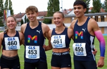 Sein Comeback krönte Tobias Wewiorka (2.v.l.) mit dem Deutschen U-20-Meistertitel über 4x400-Meter-Mixed mit Mara (l.) und Mia  Schmitz sowie Liam Atwani.