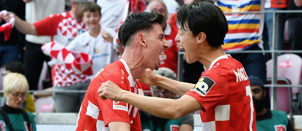 Anthony Caci (l.) bereitete dass 3:0 von Jae-sung Lee vor.