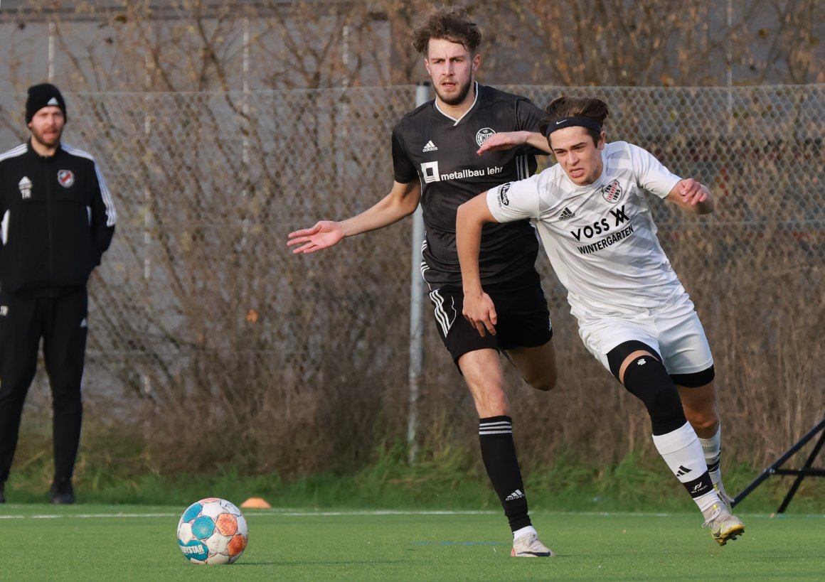 Justus Kober (r.) brachte die Zornheimer Mitte der ersten Halbzeit mit 2:0 in Führung...