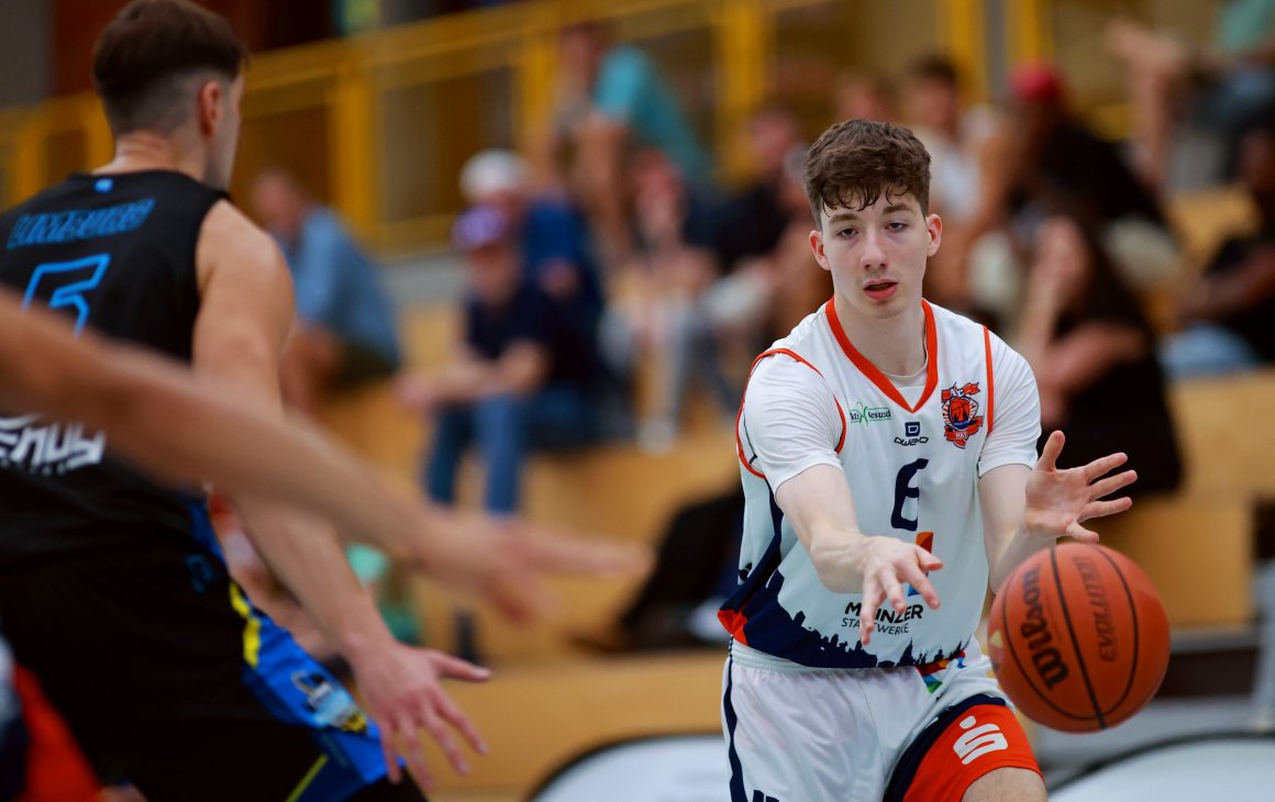 Erik Neunhoeffer (r.) und Nicolas Deetjen sind am Sonntagmittag zwar in der JBBL im Einsatz, stehen dem ASC aber abends in Langen zur Verfügung.